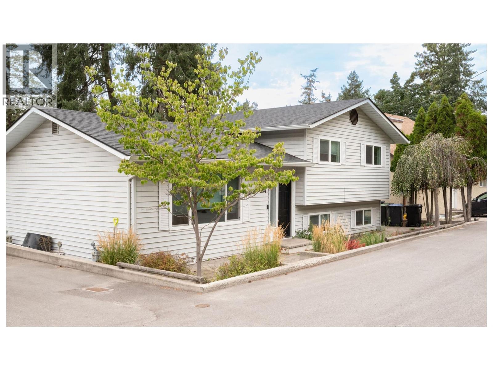 254 Terrace Dr, Kelowna, BC V1V 1G2