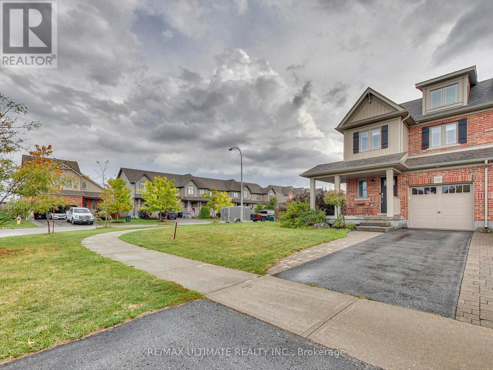250 Hutchinson Dr, New Tecumseth Alliston, ON L9R 0P9