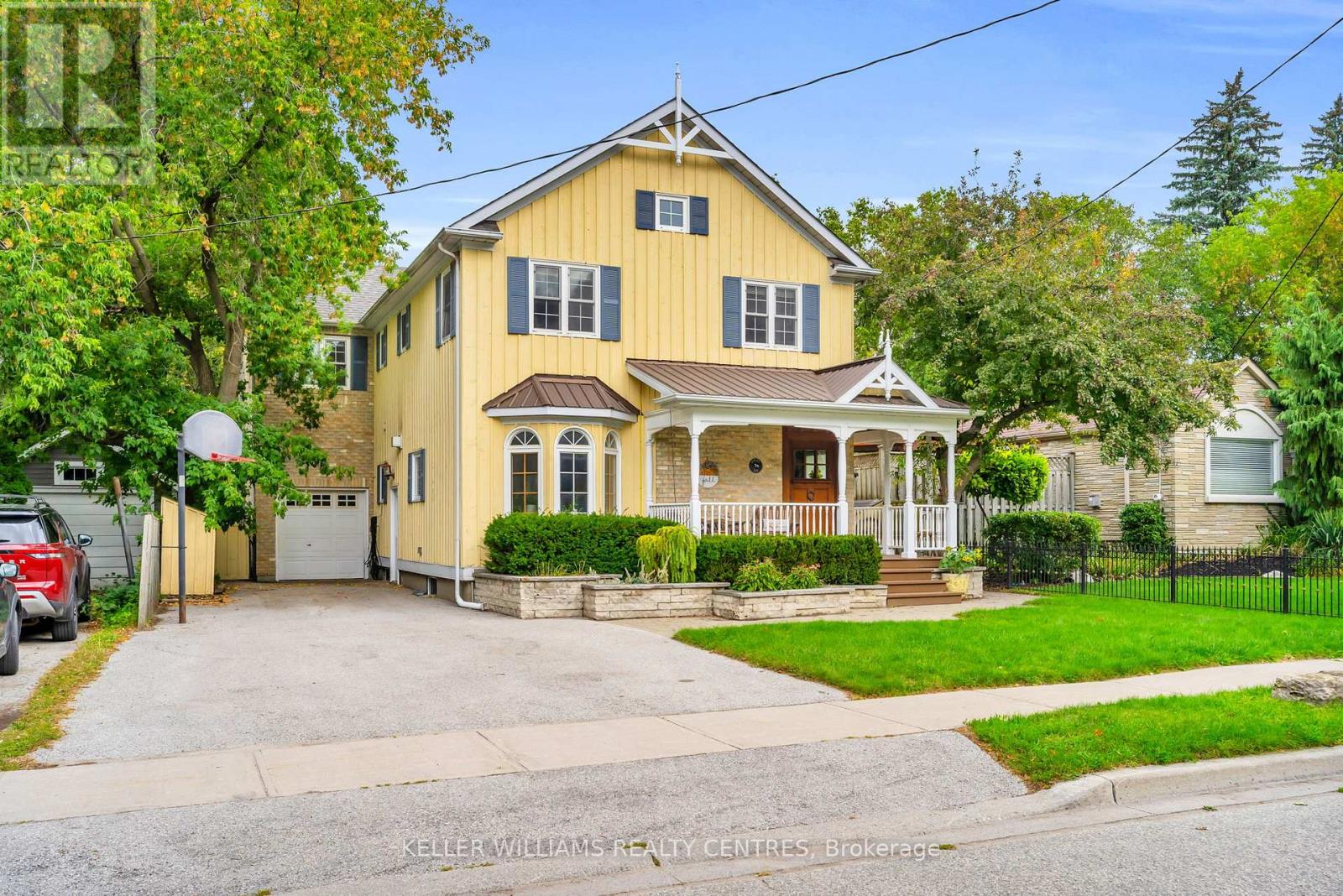 80 Connaught Ave, Aurora, ON L4G 1C7