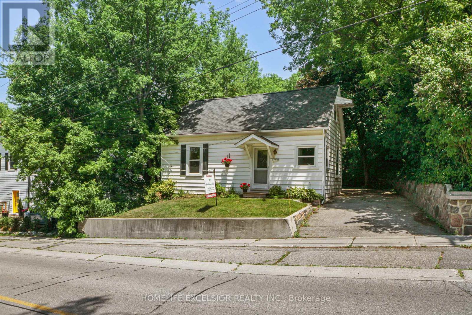 19043 Centre St, East Gwillimbury, ON L0G 1M0