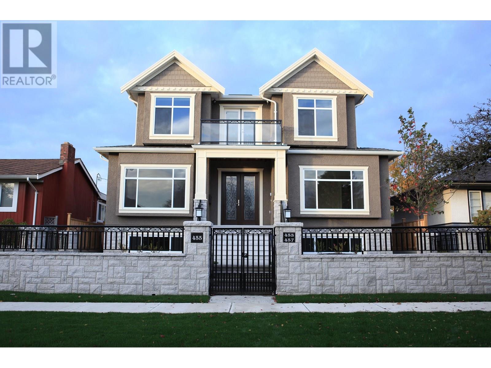 455 W 38th Ave, Vancouver, BC V5Y 2N7