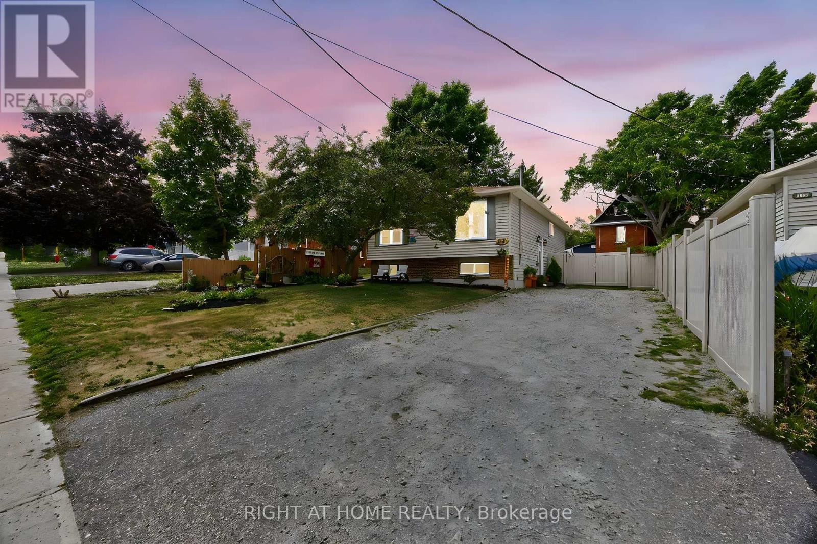 112 Borland St E, Orillia, ON L3V 2B7