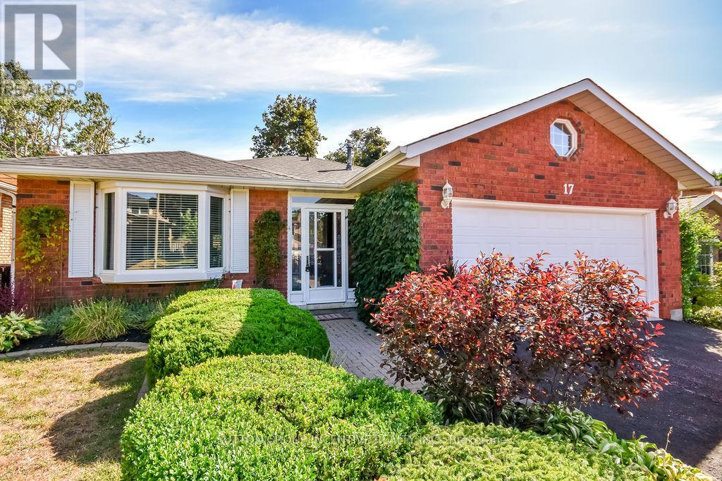 17 Kenny Cres, Barrie, ON L4N 6C7