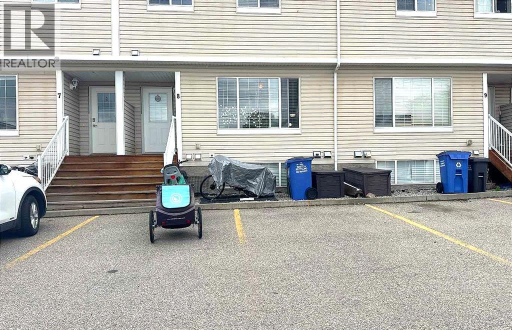 304 Ross Avenue Unit 8, Cochrane, AB T4C 2J5