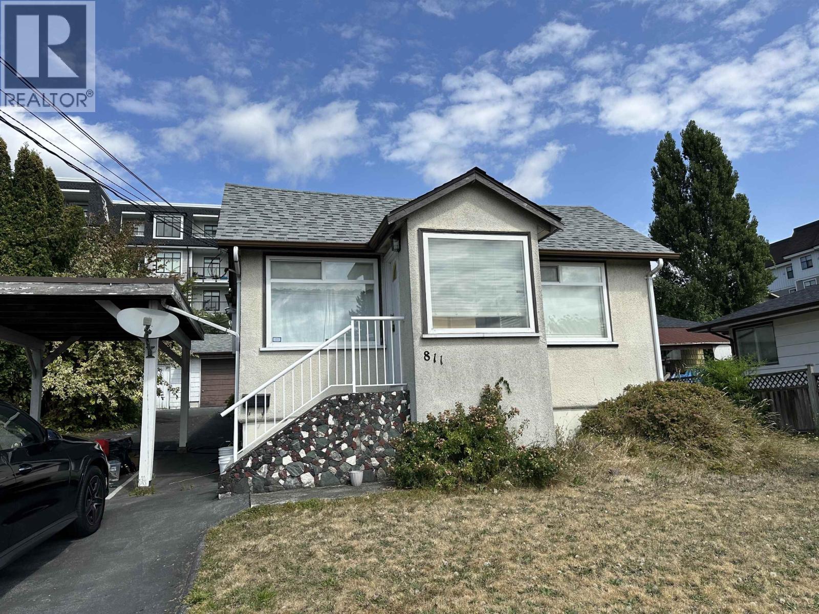 811 Roderick Ave, Coquitlam, BC V3K 1P7