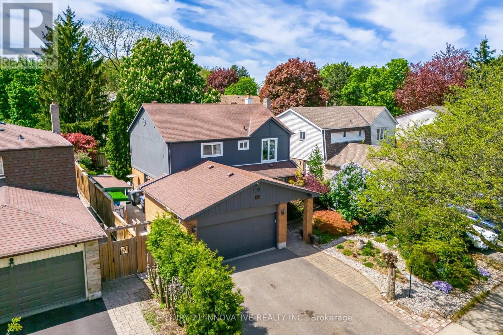 37 Massey St, Brampton, ON L6S 2V7