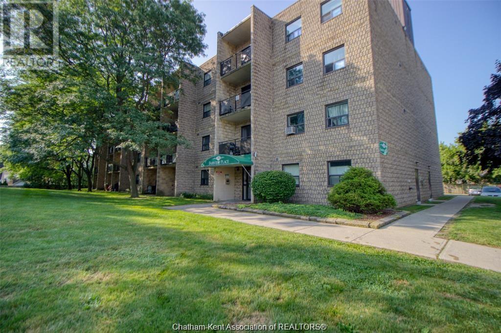 130 Park Avenue East Unit 404, Chatham-Kent, ON N7M 3V6