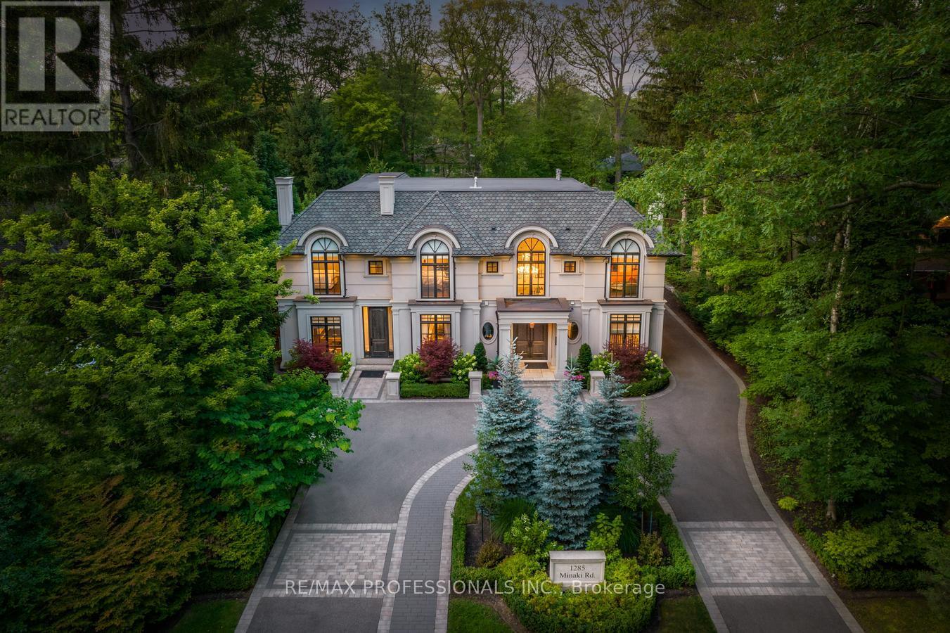 1285 Minaki Rd, Mississauga, ON L5G 2X5