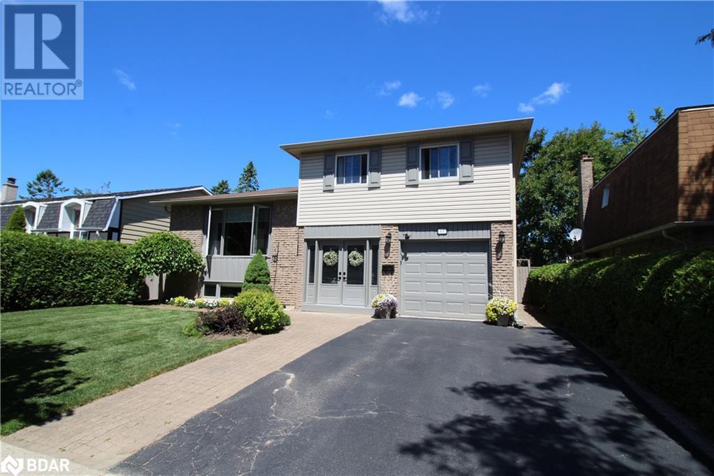 60 Chieftain Cres, Barrie, ON L4N 4L8