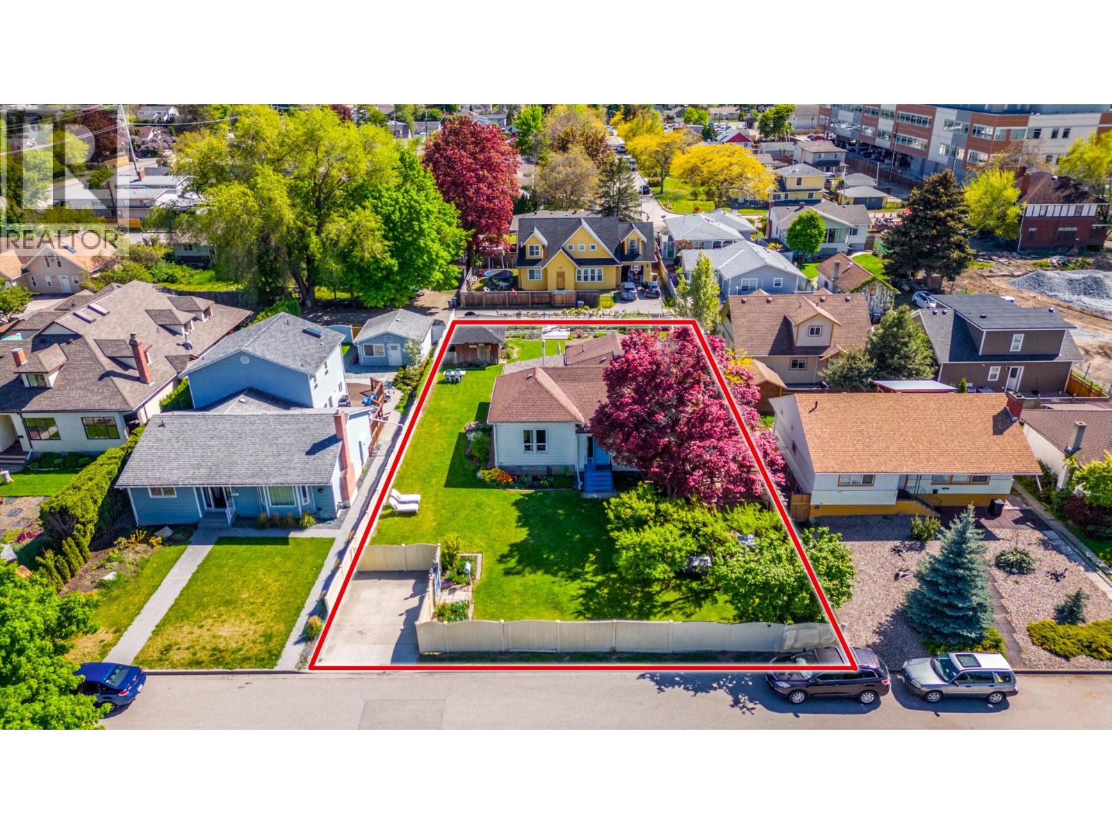 607 Glenwood Ave, Kelowna, BC V1Y 5M2