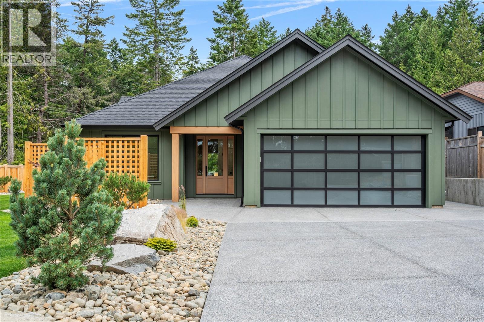 504 Juniper Dr, Qualicum Beach, BC V9K 1A9