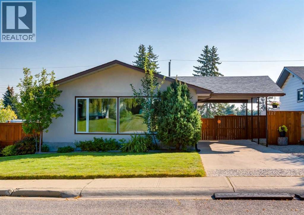 727 Sacramento Pl SW, Calgary, AB T2W 0R6