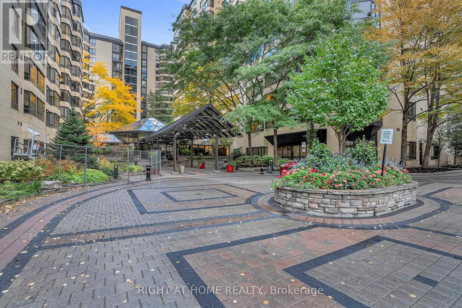604 195 St Patrick St, Toronto, ON M5T 2Y8