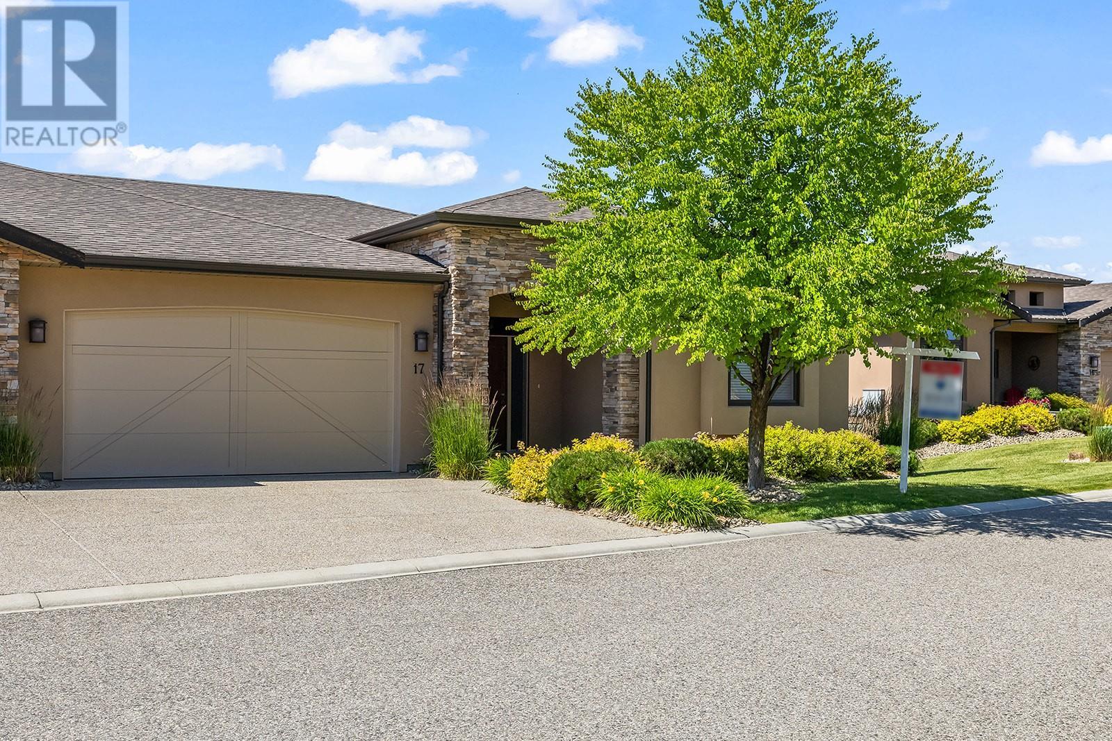588 Harrogate Lane Unit 17, Kelowna, BC V1V 3C1