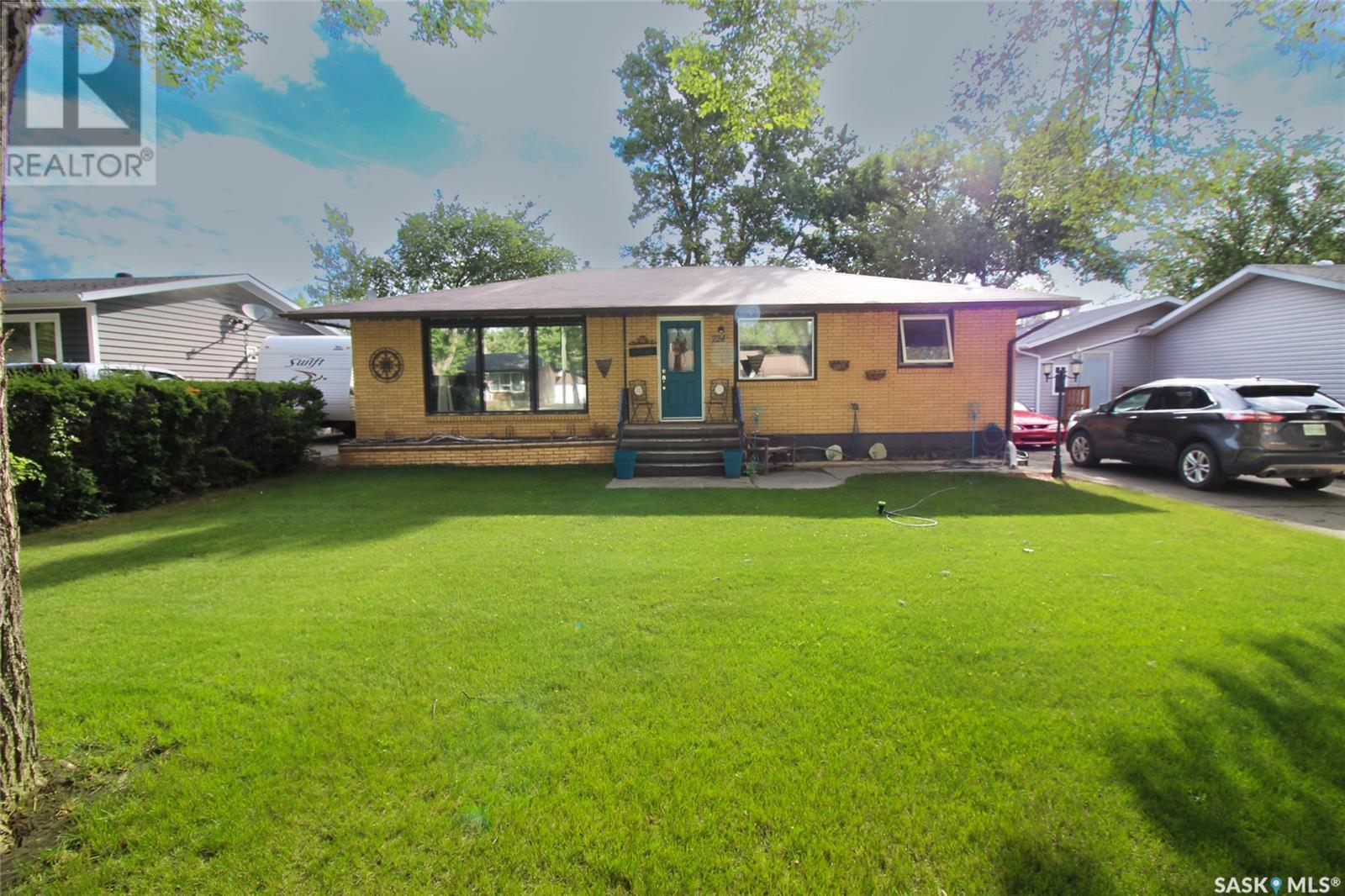 724 4 Street East, Shaunavon, SK S0N 2M0