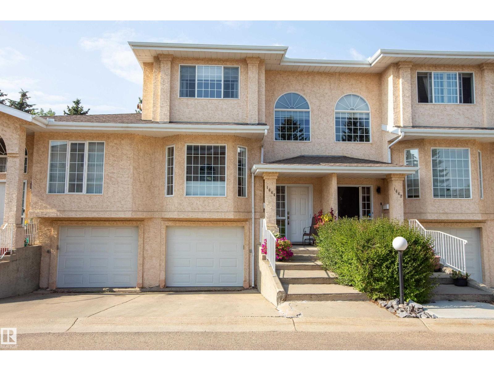 1644 Jamha Rd NW, Edmonton, AB T6L 6V7
