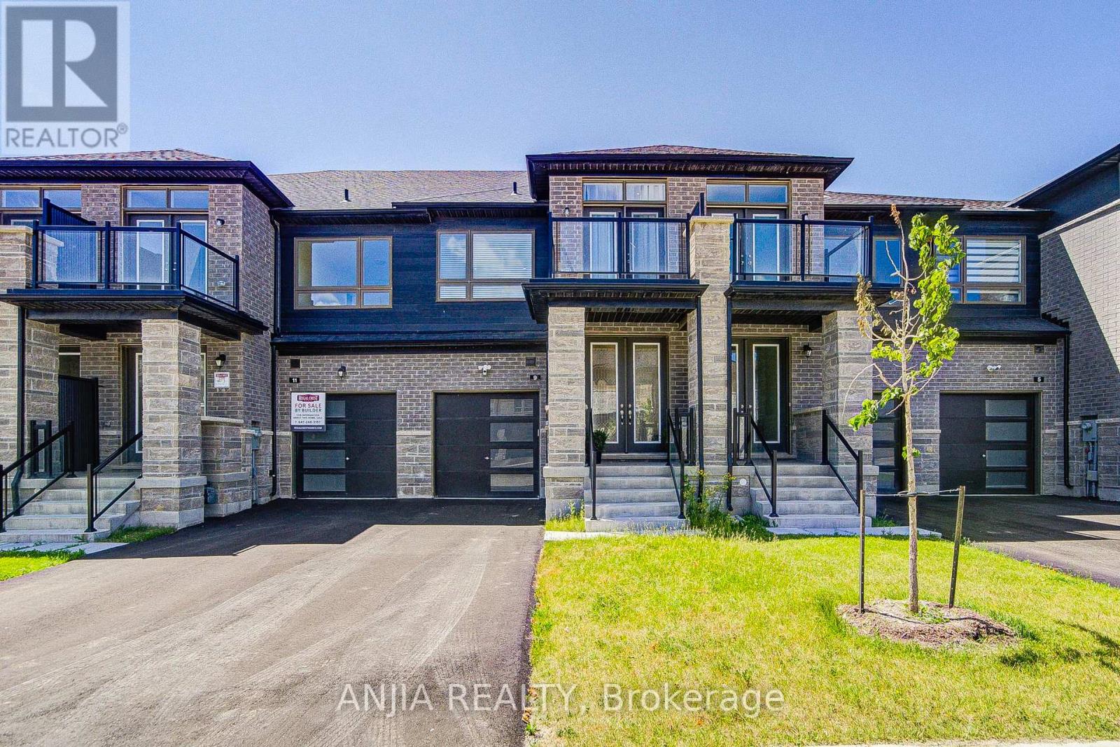9 Mace Ave, Richmond Hill, ON L4E 1K8