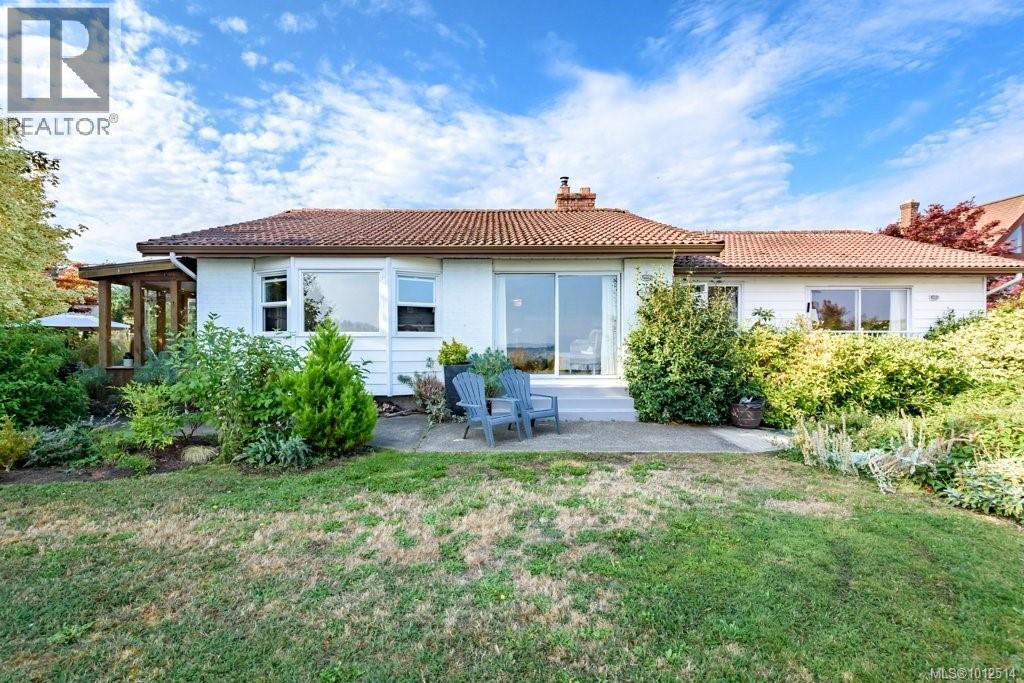 3945 Marine Dr, Royston, BC V0R 2V0