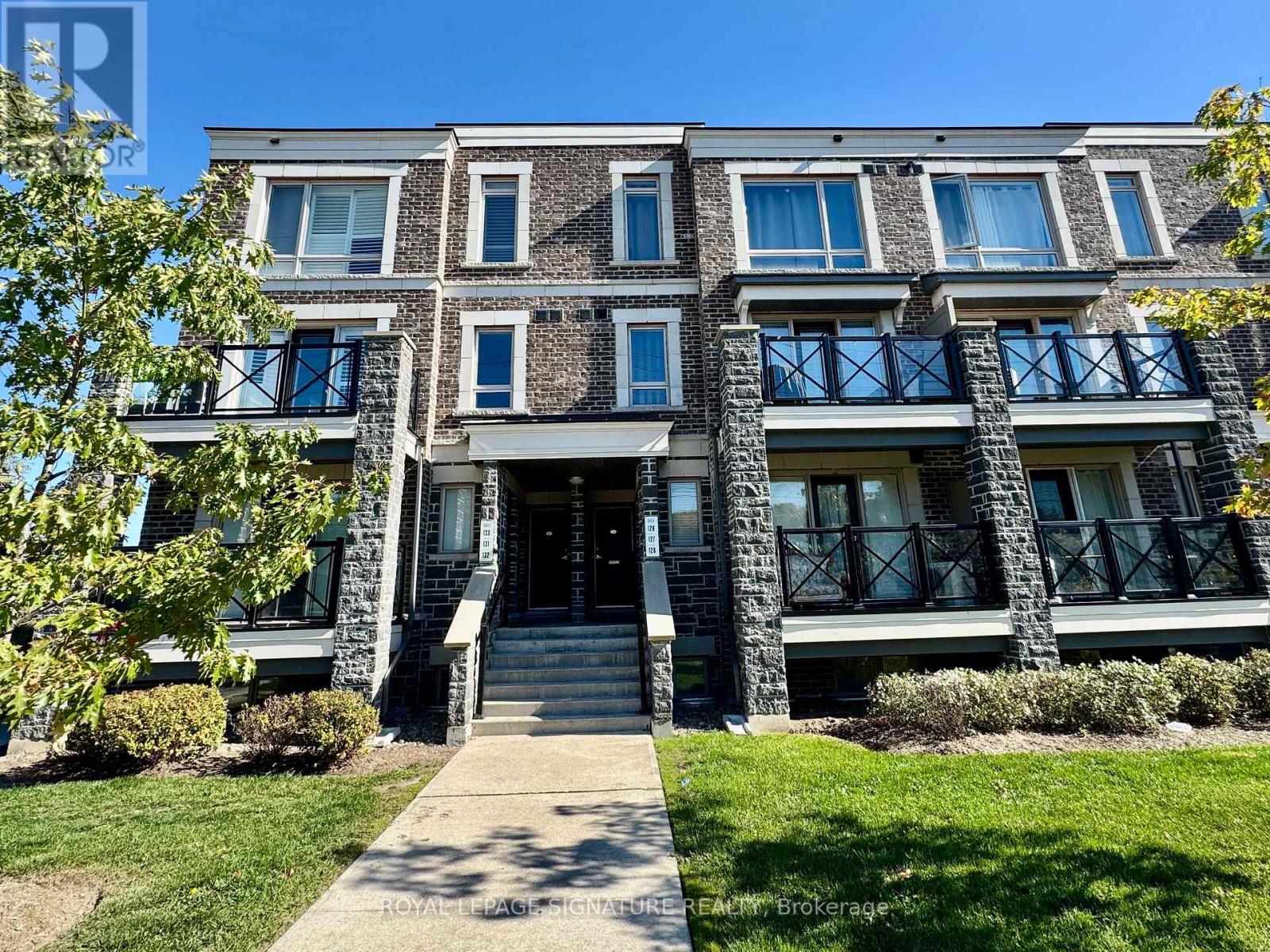 131 2 Dunsheath Way, Markham, ON L6B 1N3