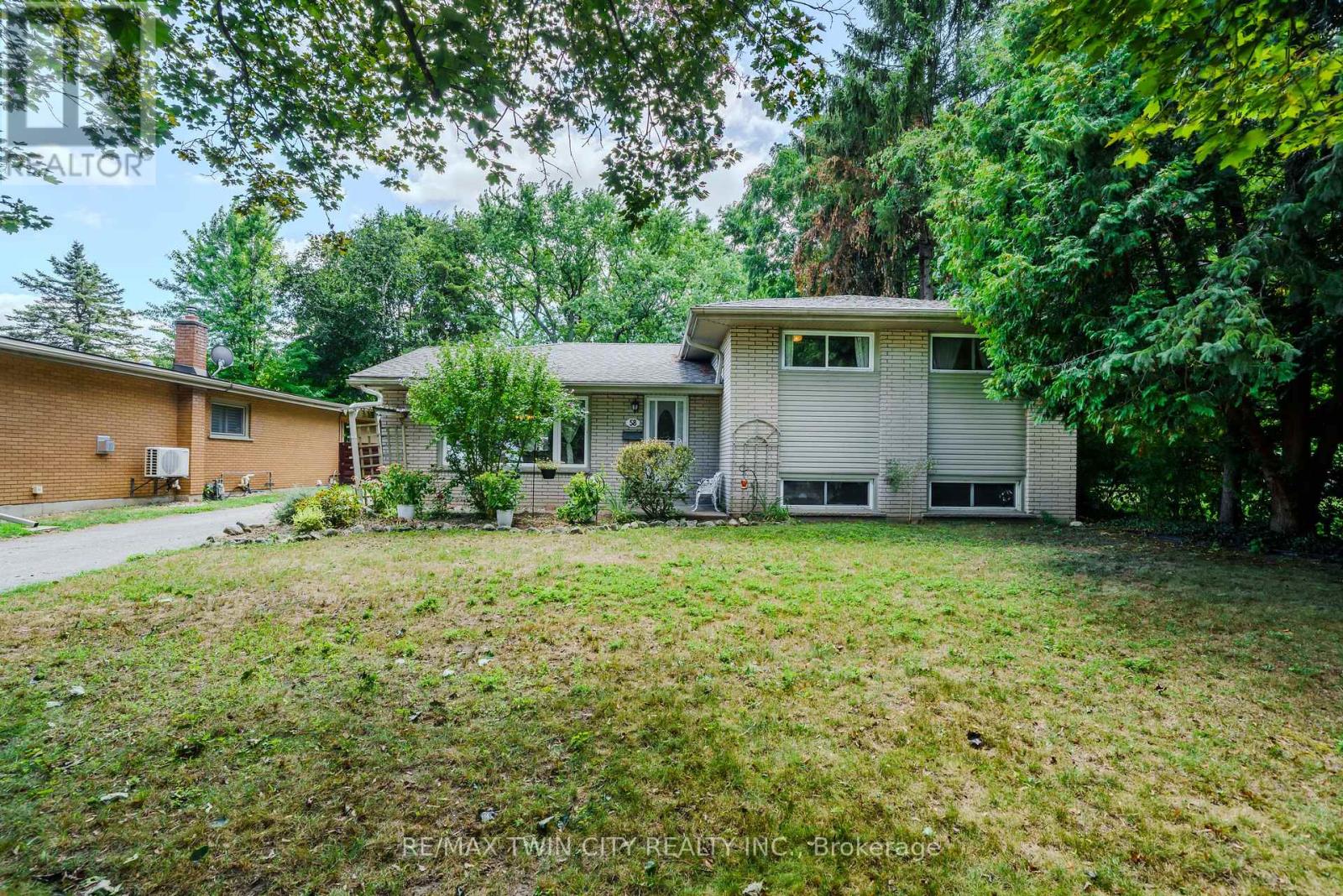 58 Kinnard Rd, Brantford, ON N3T 1P9