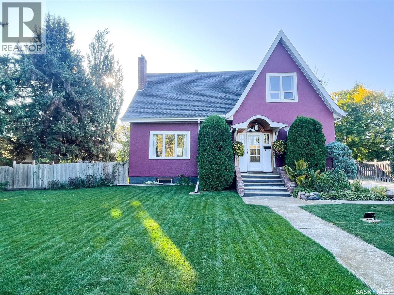 413 Centre St, Meadow Lake, SK S9X 1E5