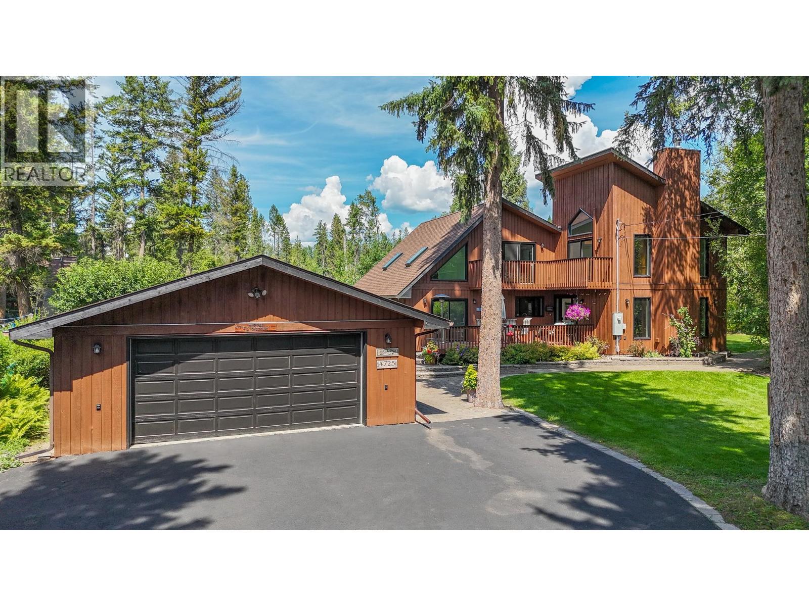 4725 Copper Cres, Windermere, BC V0B 2L2