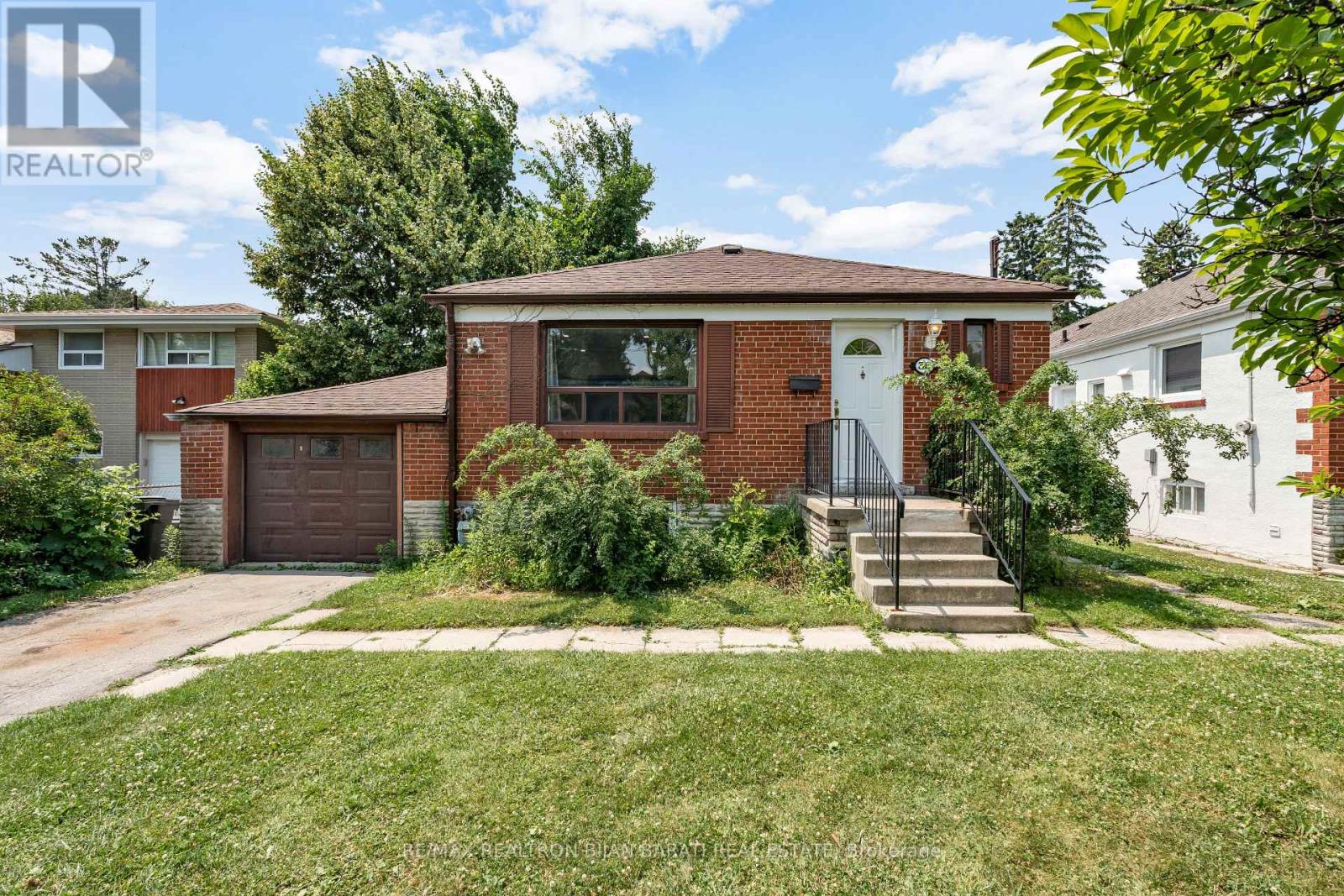 36 Cobden St, Toronto Willowdale West, ON M2R 1S2