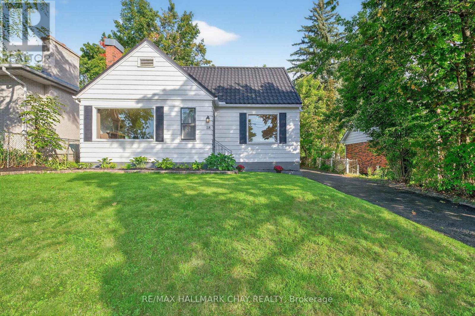 18 N Street E, Orillia, ON L3V 2E4