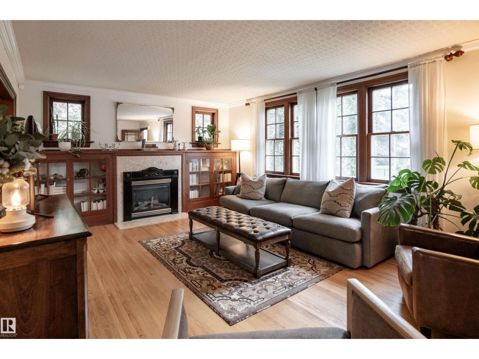 97 Av Nw Unit 10015, Edmonton, AB T5K 0A9