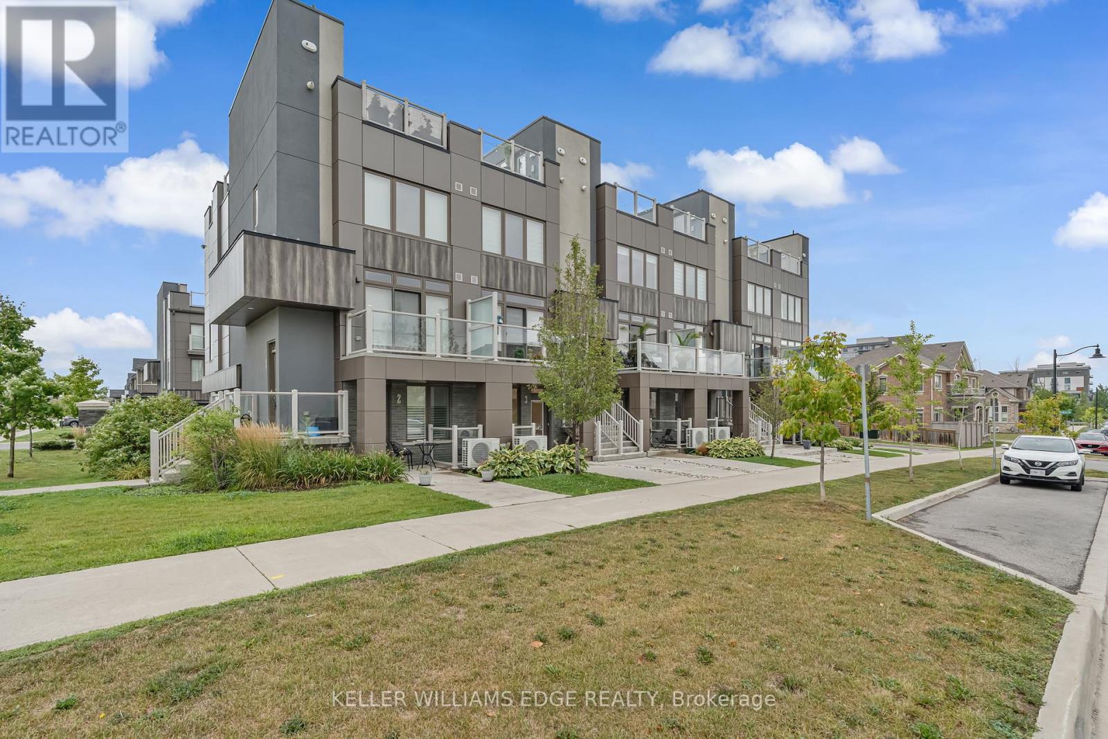 3 261 Skinner Rd, Hamilton, ON L8B 1W6