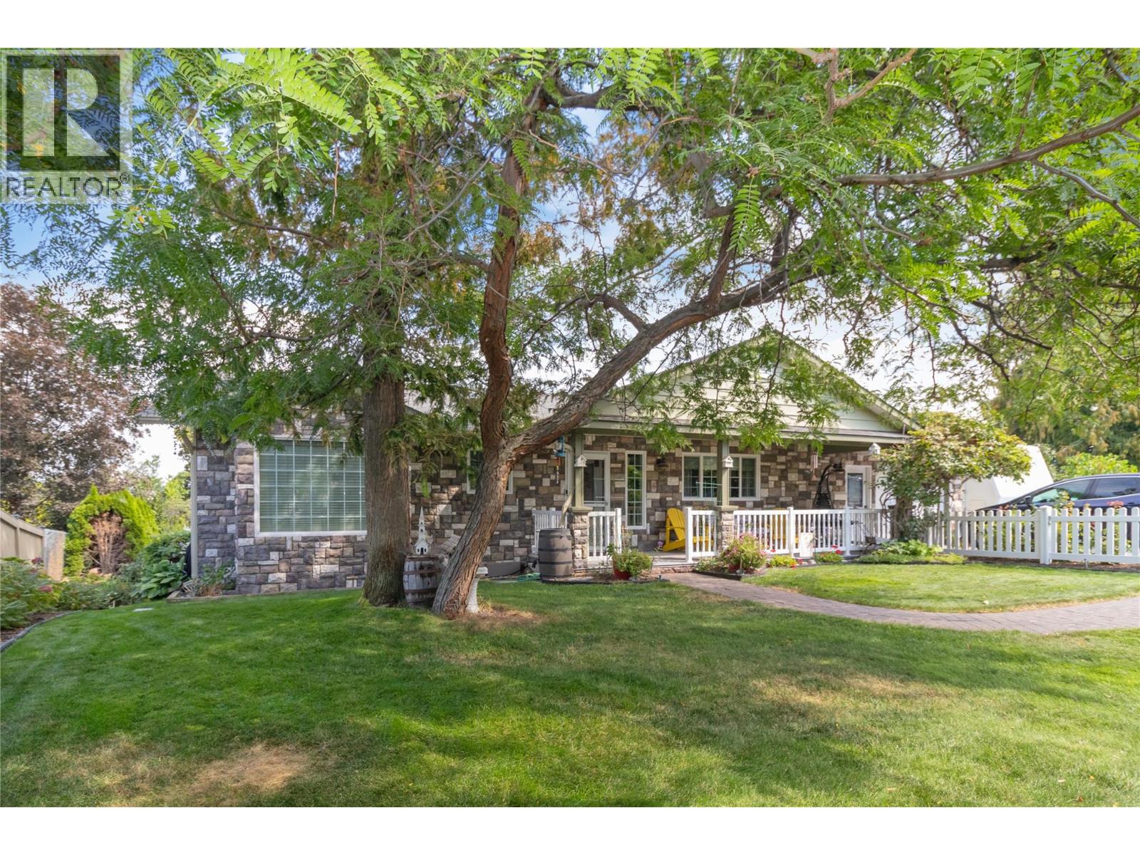 3723 Salloum Rd, West Kelowna, BC V4T 1E4