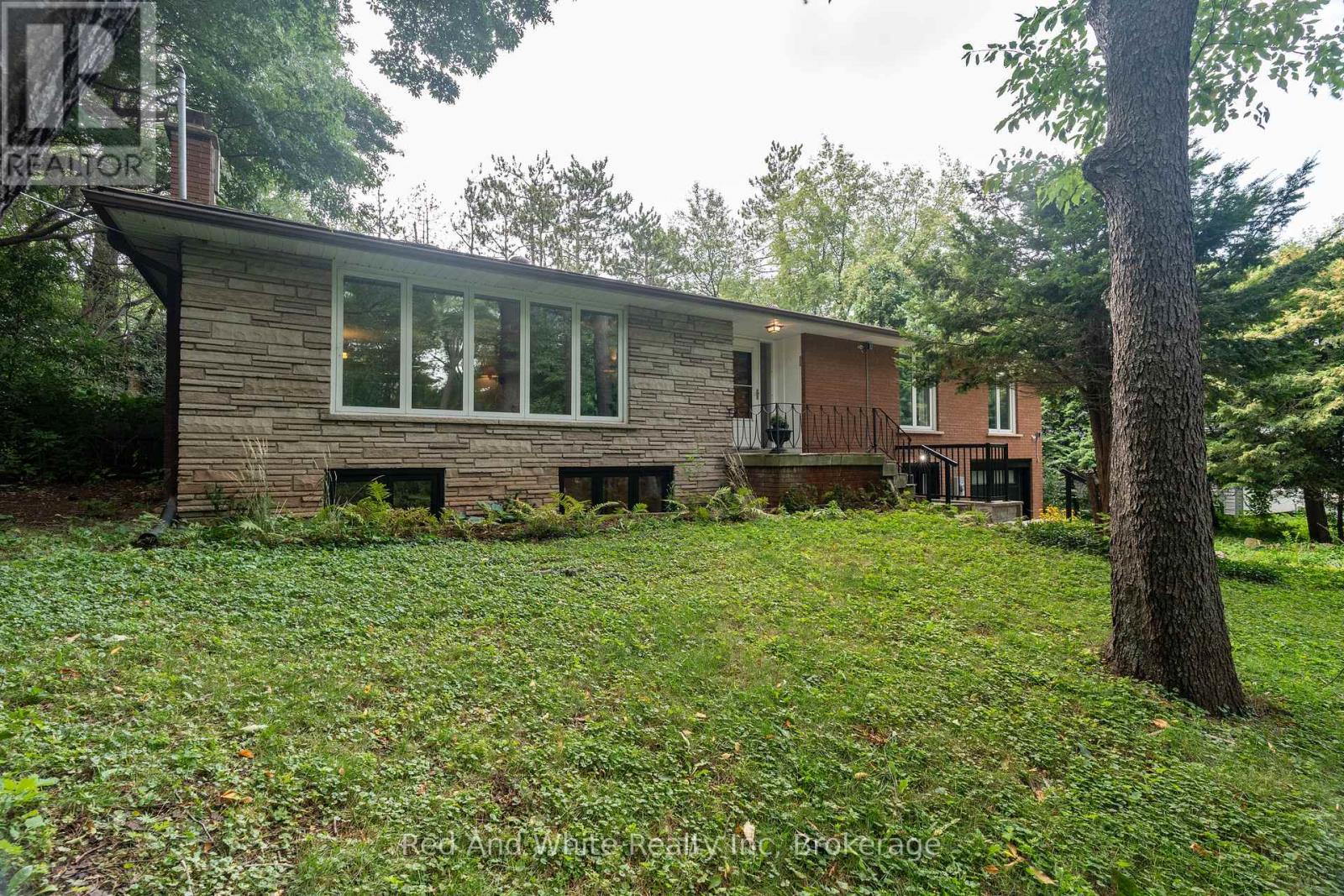 346 Jerseyville Rd W, Hamilton, ON L9G 3L6
