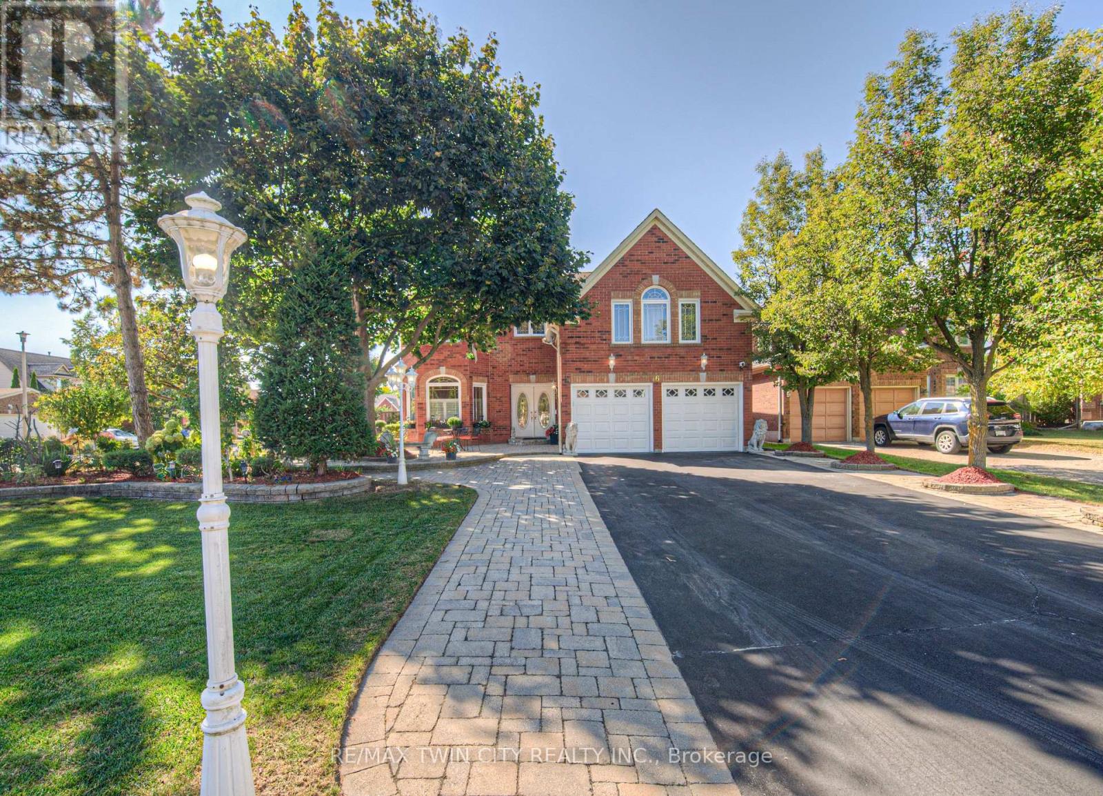 6 Osprey Ct, Cambridge, ON N1T 1N9