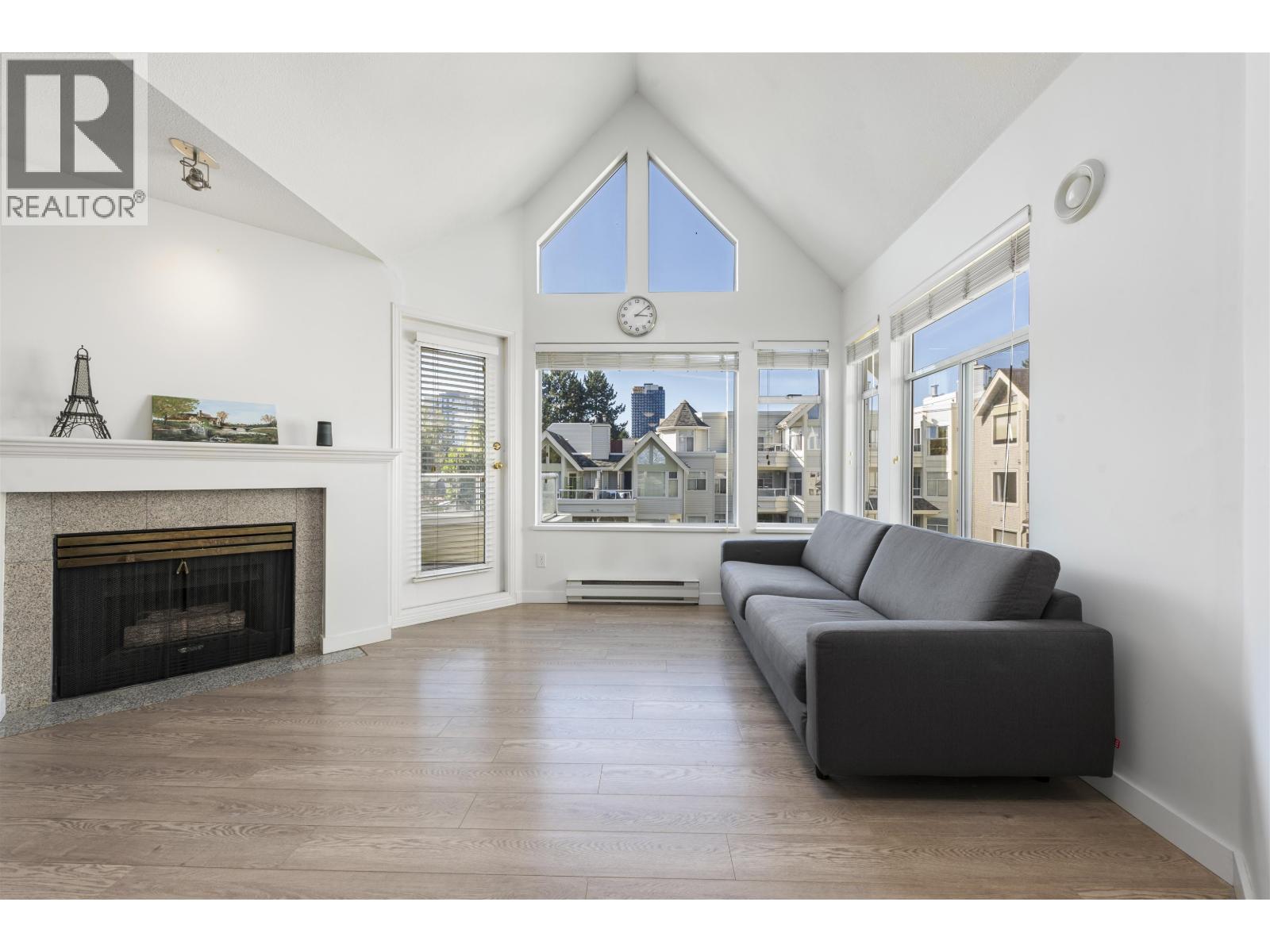 3638 Rae Avenue Unit 310, Vancouver, BC V5R 2P5