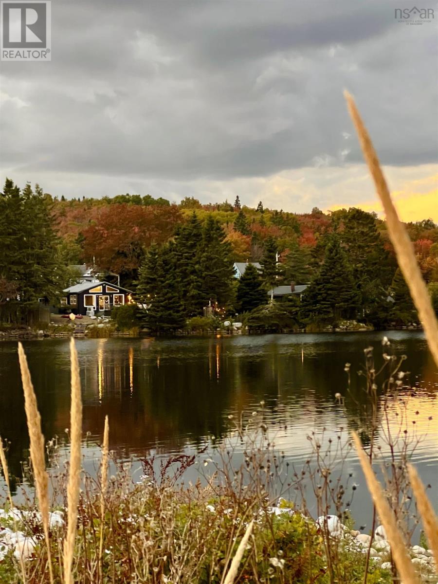 8856 St Margarets Bay Rd, Queensland, NS B0J 1T0