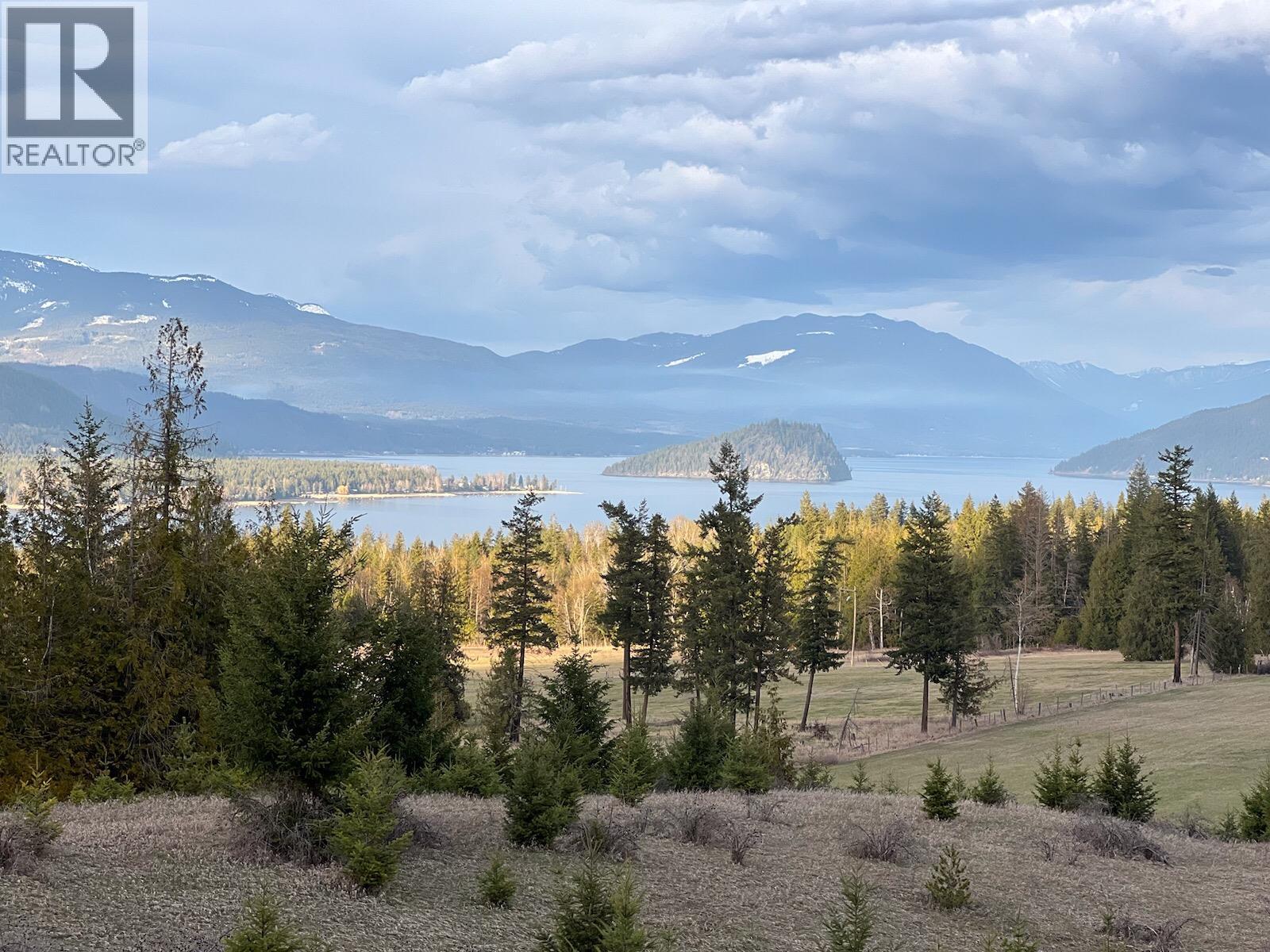 890 Dilworth Rd, Sorrento, BC V0E 2W1
