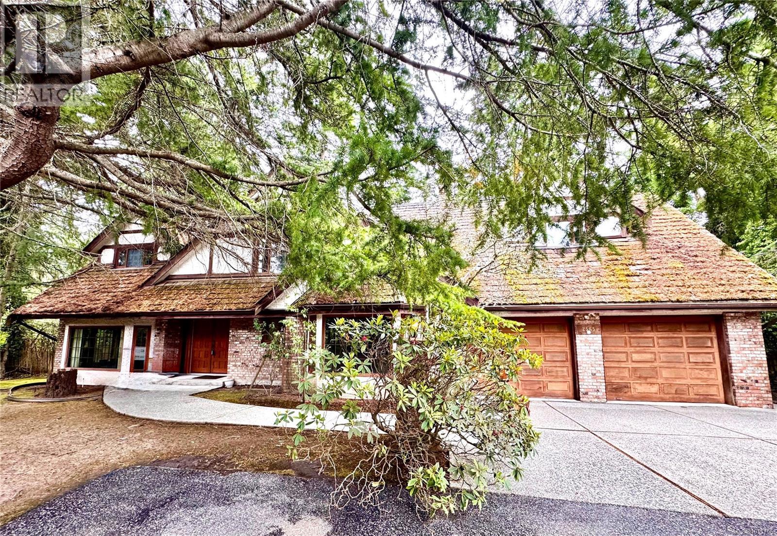 2565 Annabern Cres, Saanich, BC V8N 5E9