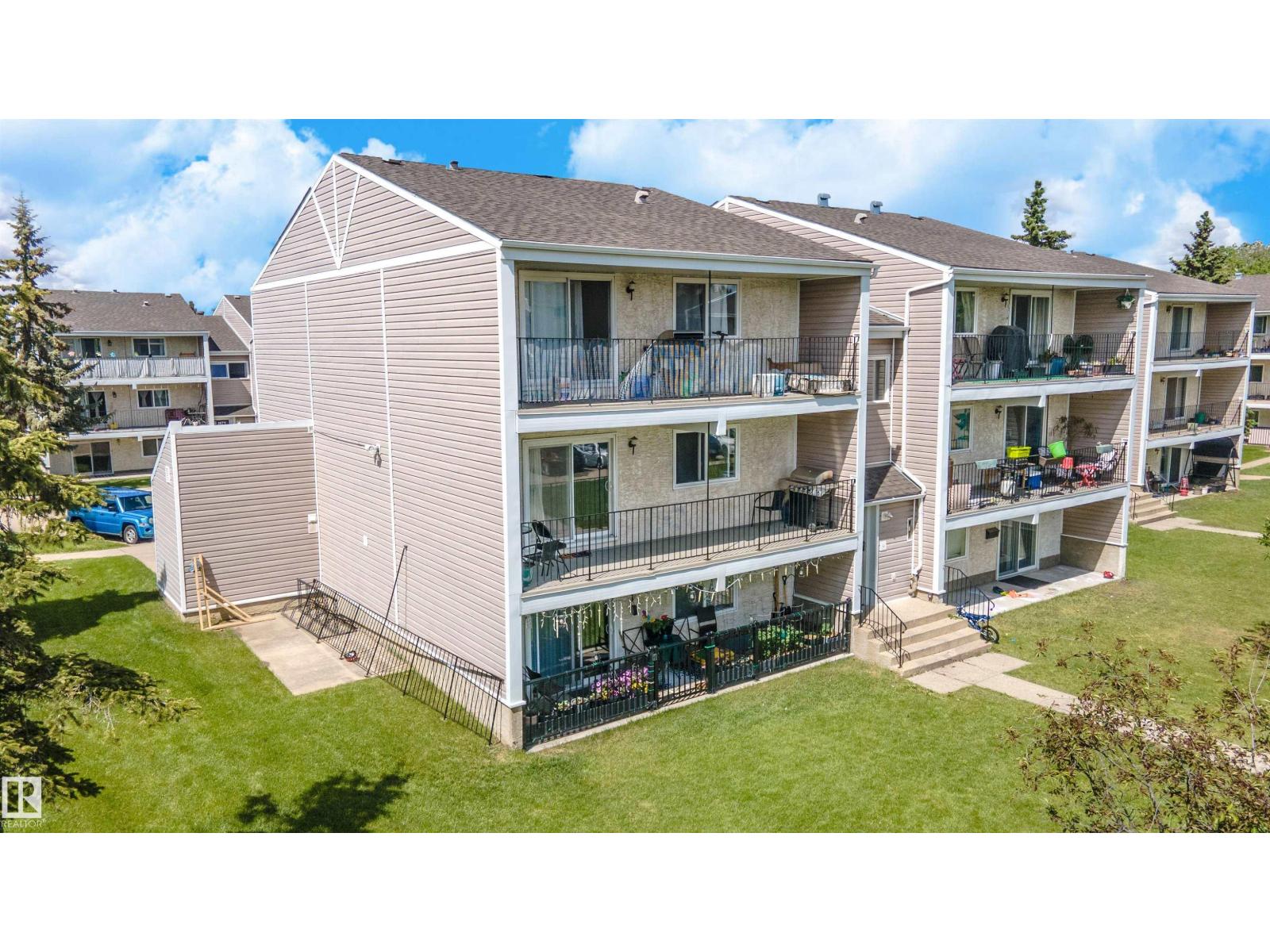 3847 76 Street Northwest #2, Edmonton, AB T6K 2P9