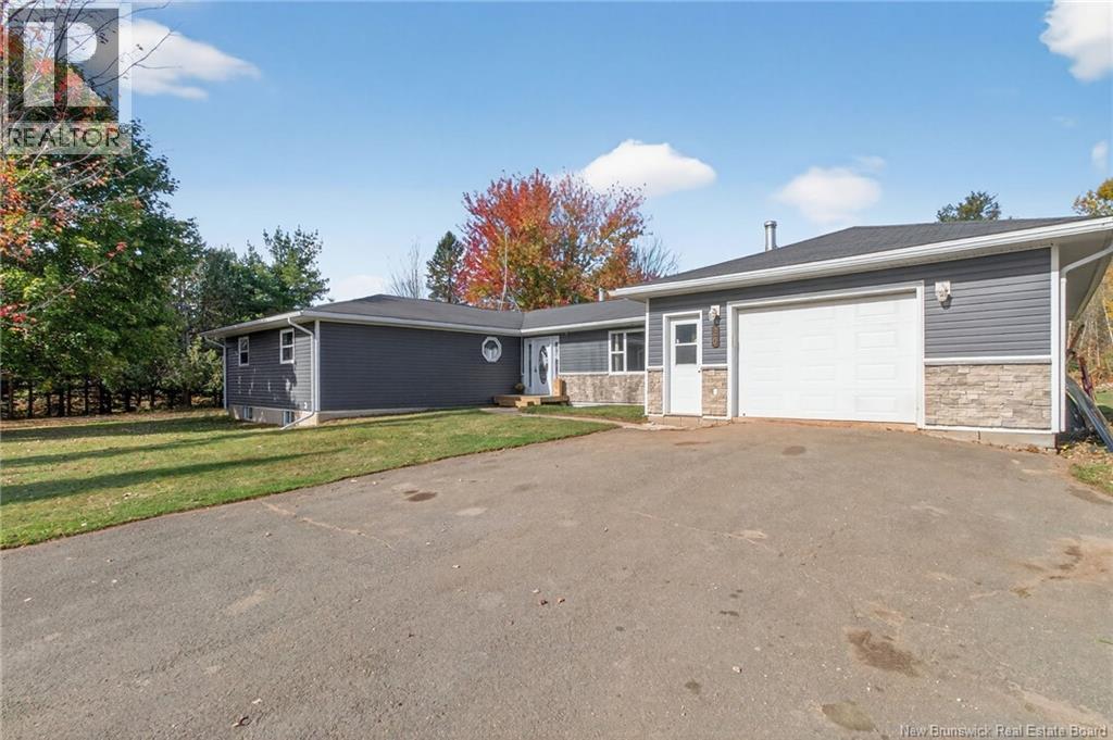 20 Macphee Ln, Petitcodiac, NB E4Z 4X6