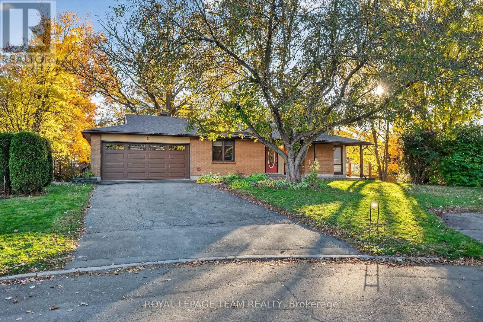 5 Gladiola Pl, Ottawa, ON K2G 0V4