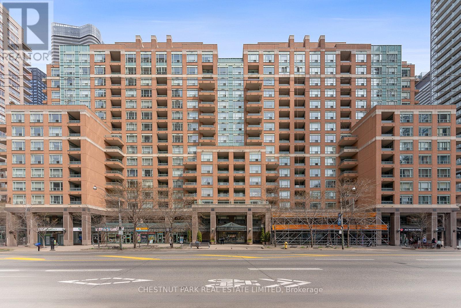1610 889 Bay St, Toronto, ON M5S 3K5
