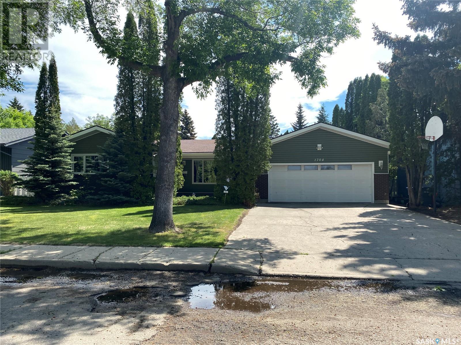 1704 Gregory Dr, North Battleford, SK S9A 3E2