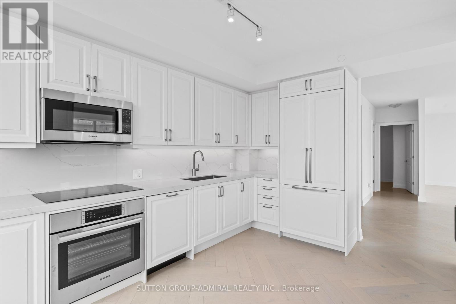 305 10 Gatineau Dr, Vaughan Beverley Glen, ON L4J 0L3