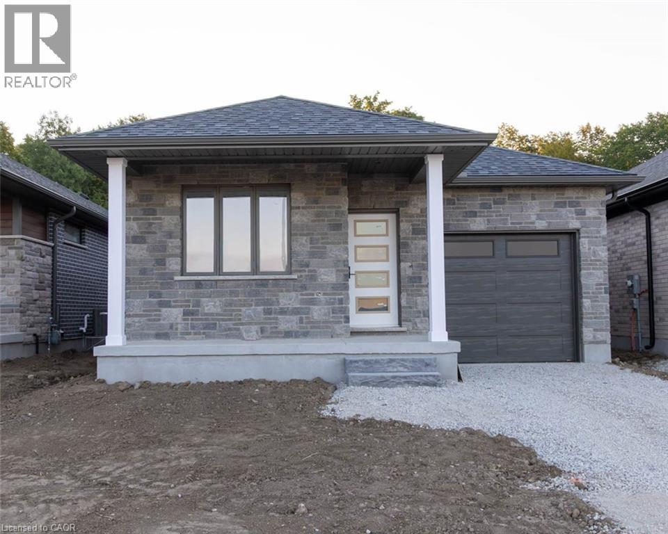 27 Tupelo Cres, Elmira, ON N3B 0G1