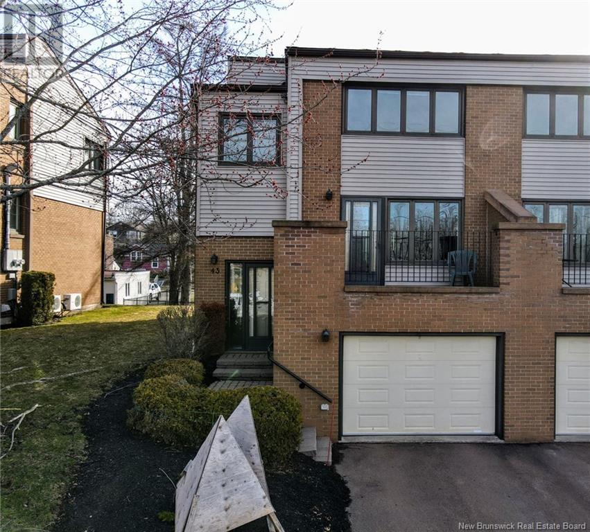 43 Parlee Dr, Moncton, NB E1E 3B2