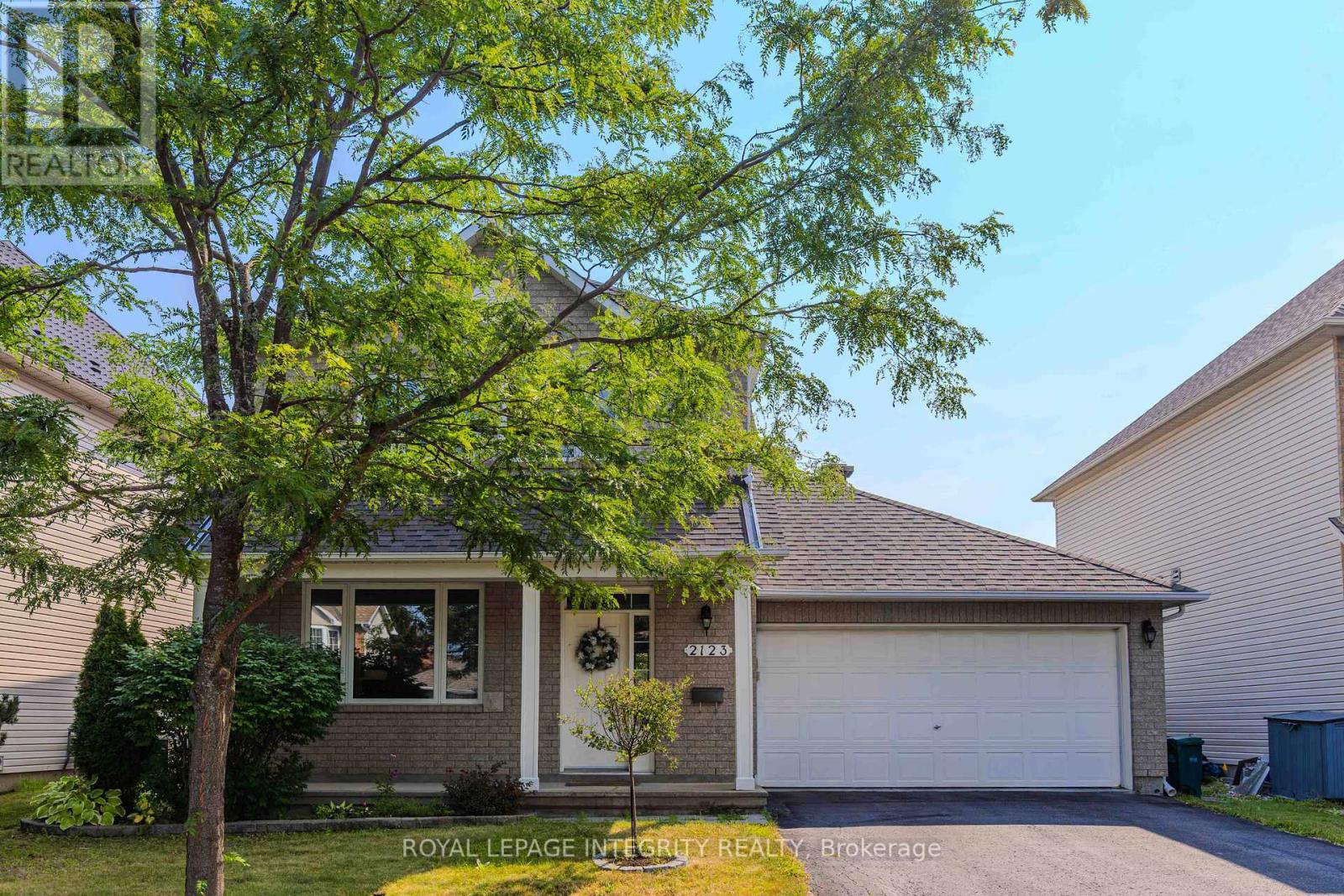 2123 Esprit Dr, Ottawa, ON K4A 4K2