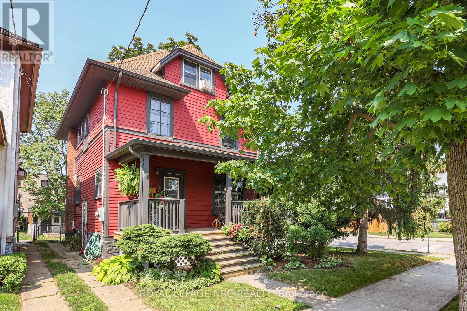 61 Thomas St, St. Catharines, ON L2R 6L8