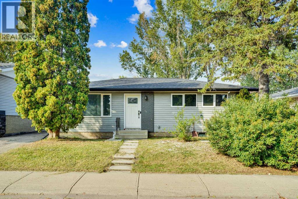 424 Lynnover Way SE, Calgary, AB T2C 1L1