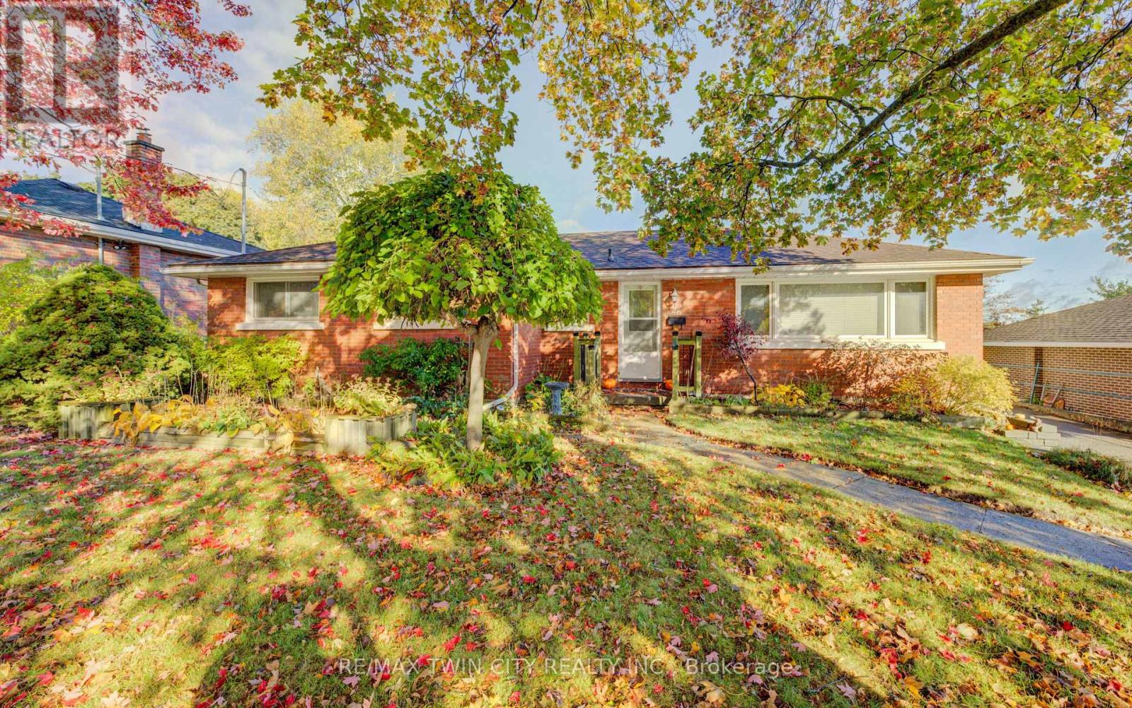 26 Culham Dr, Cambridge, ON N1S 2G8