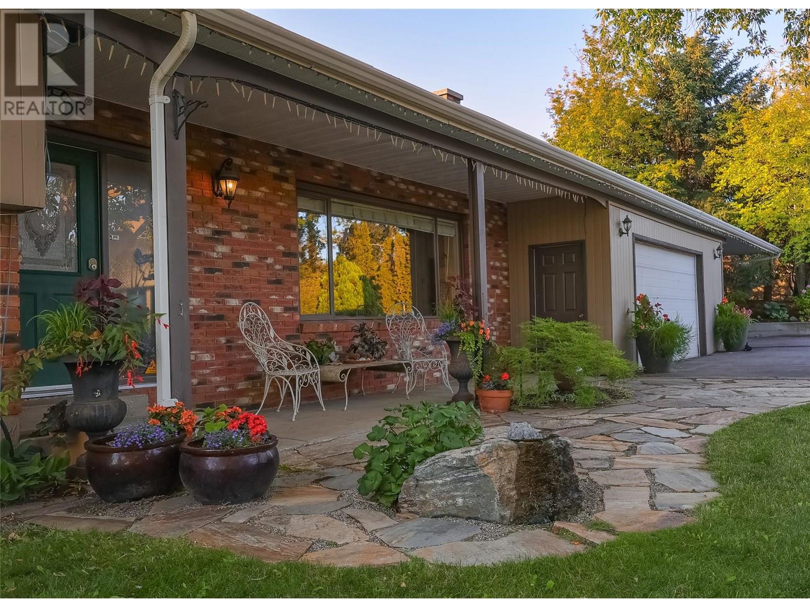 2351 Gallagher Rd, Kelowna, BC V1P 1G9